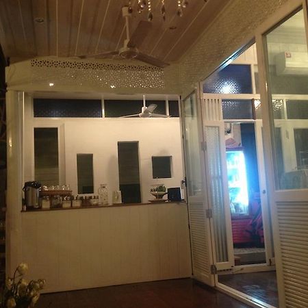 At Casa Guesthouse Amphawa Exterior foto