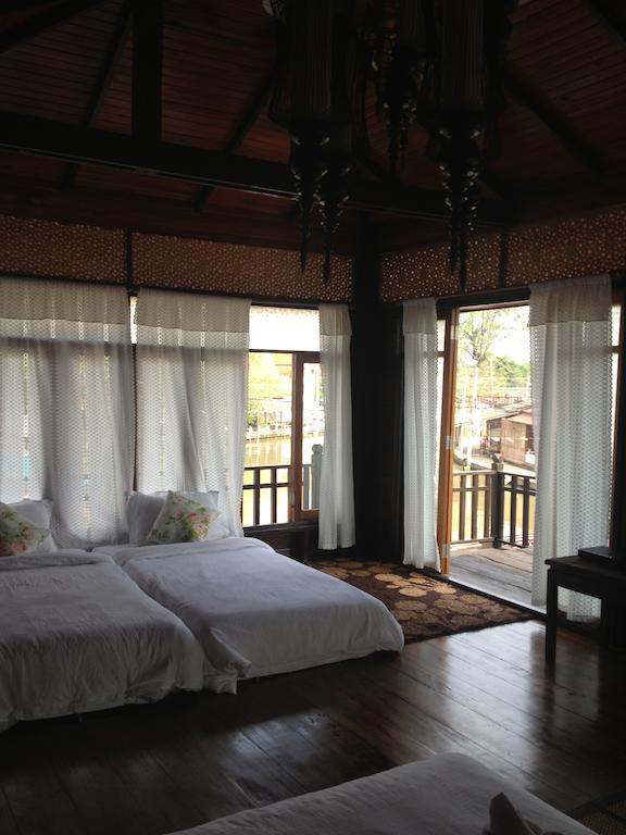 At Casa Guesthouse Amphawa Quarto foto