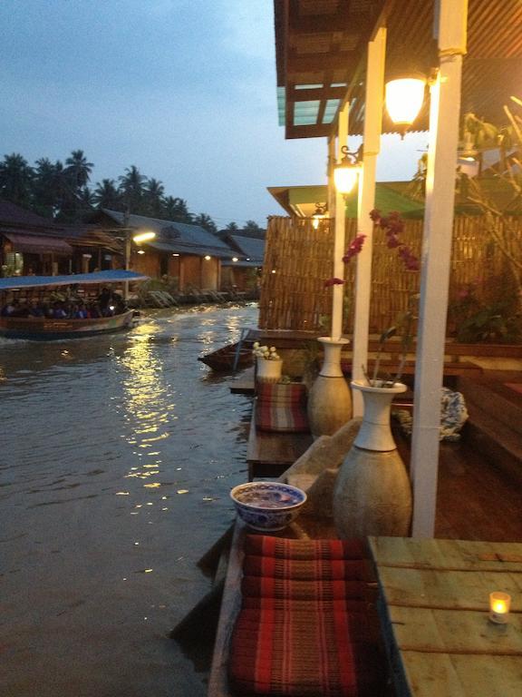 At Casa Guesthouse Amphawa Exterior foto