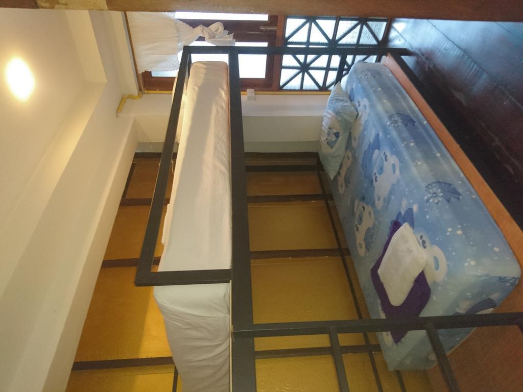 At Casa Guesthouse Amphawa Exterior foto