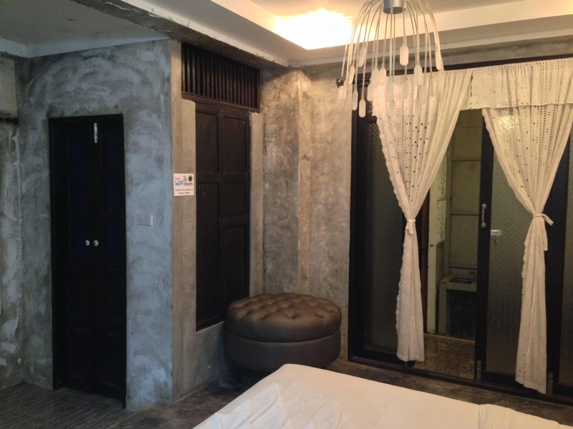 At Casa Guesthouse Amphawa Exterior foto
