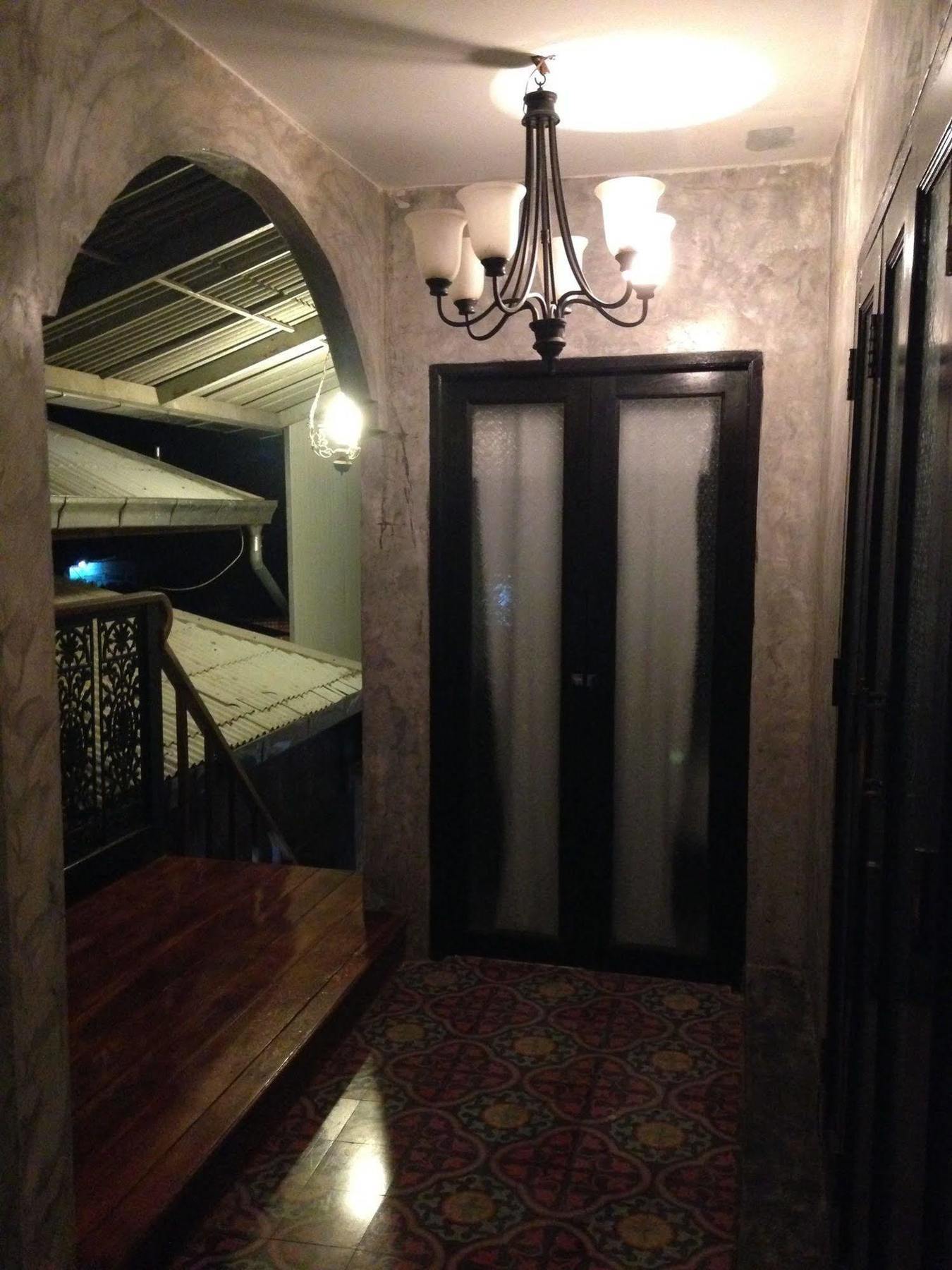 At Casa Guesthouse Amphawa Exterior foto