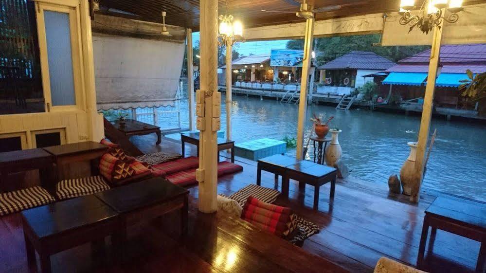 At Casa Guesthouse Amphawa Exterior foto